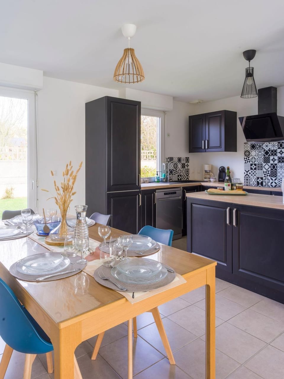 Kitchen or kitchenette, Dining area, oven, pet friendly