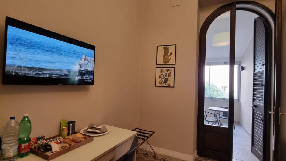 Bedroom, Breakfast