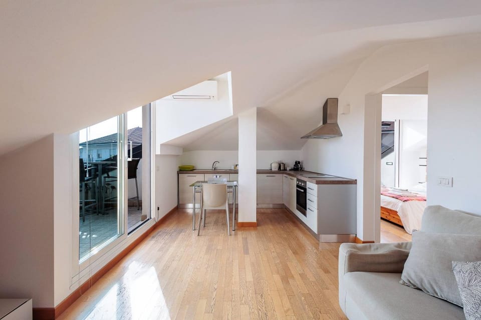 TV and multimedia, Balcony/Terrace, Kitchen or kitchenette, Living room, Photo of the whole room, Seating area, Dining area, stove, air conditioner