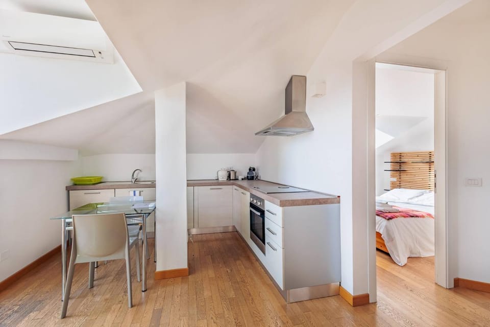 Bed, Kitchen or kitchenette, Photo of the whole room, Dining area, Bedroom, oven, stove, air conditioner