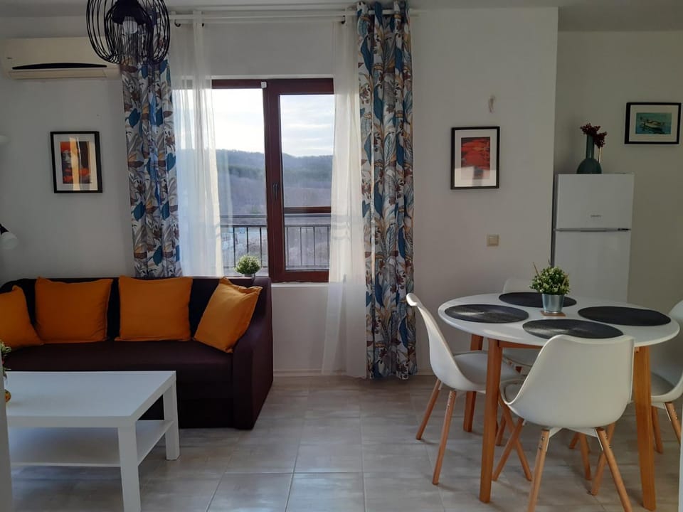 Living room, Seating area, Dining area