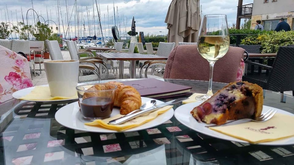 Nearby landmark, Restaurant/places to eat, Summer