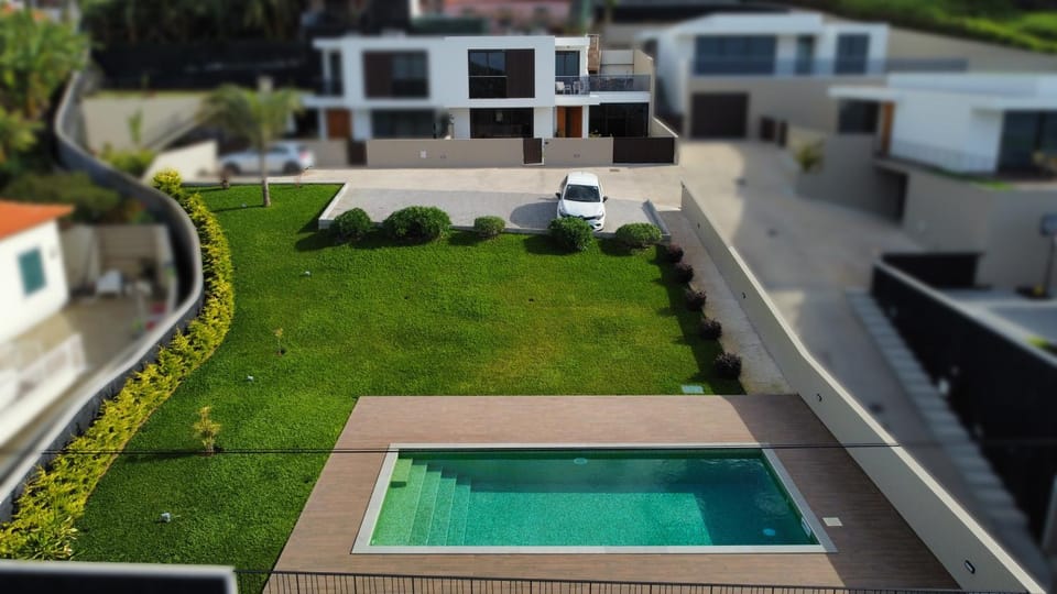 Property building, Garden view, Pool view, Swimming pool, Parking