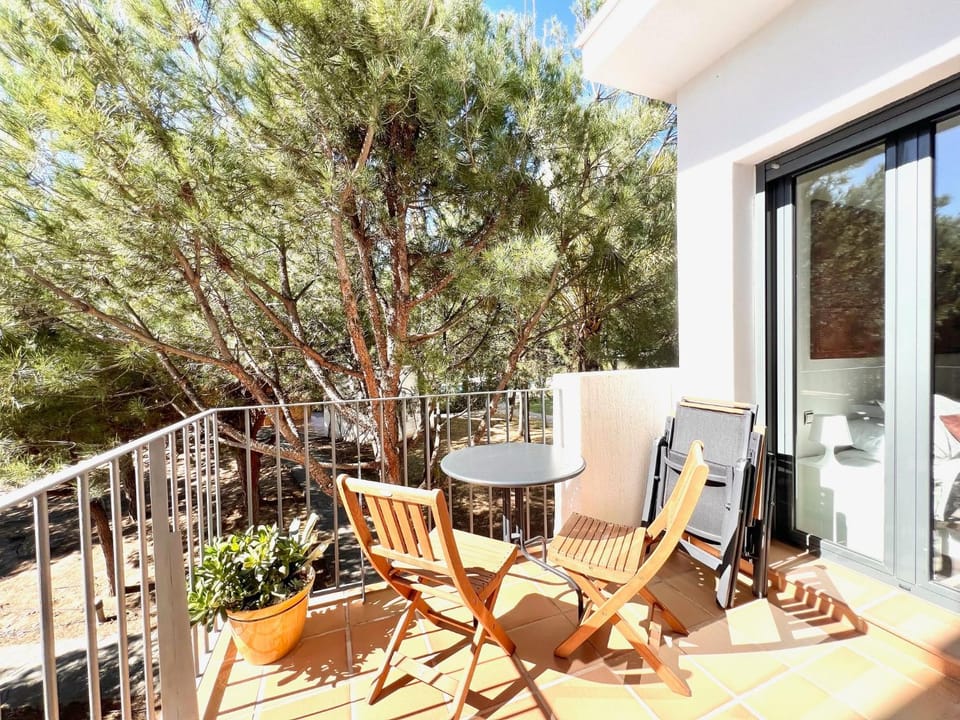 Off site, Balcony/Terrace