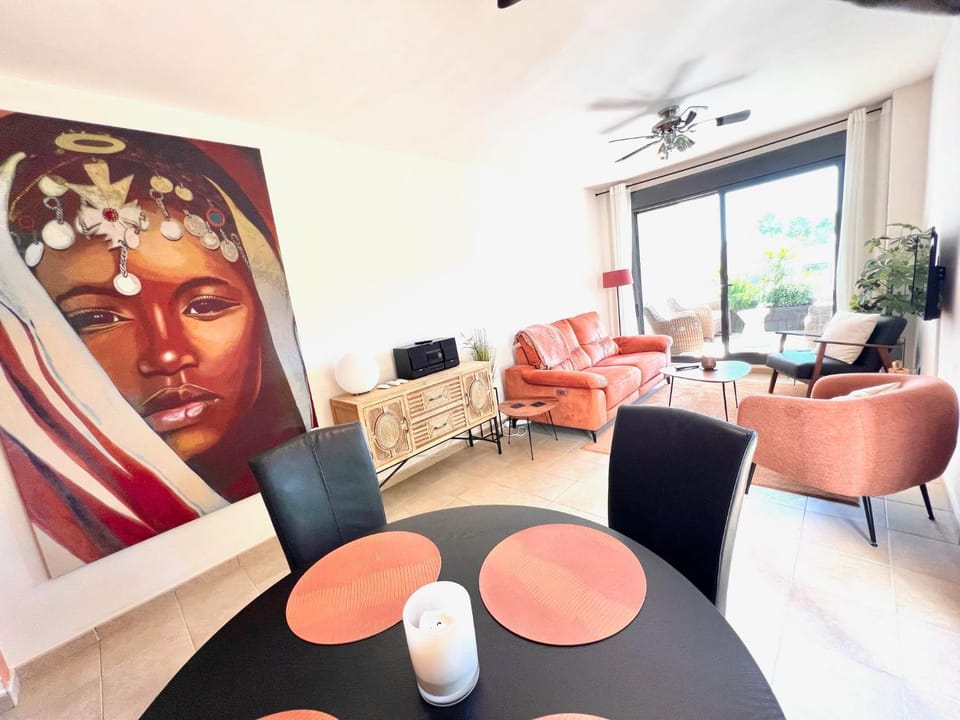 Living room, Dining area