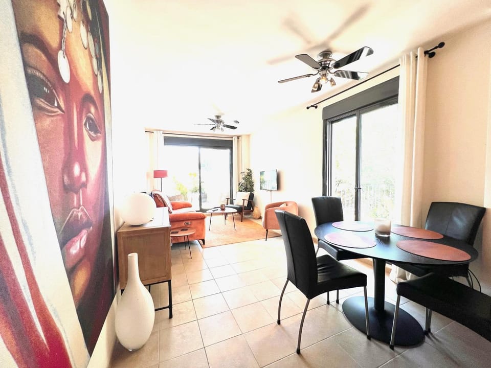 Living room, Dining area