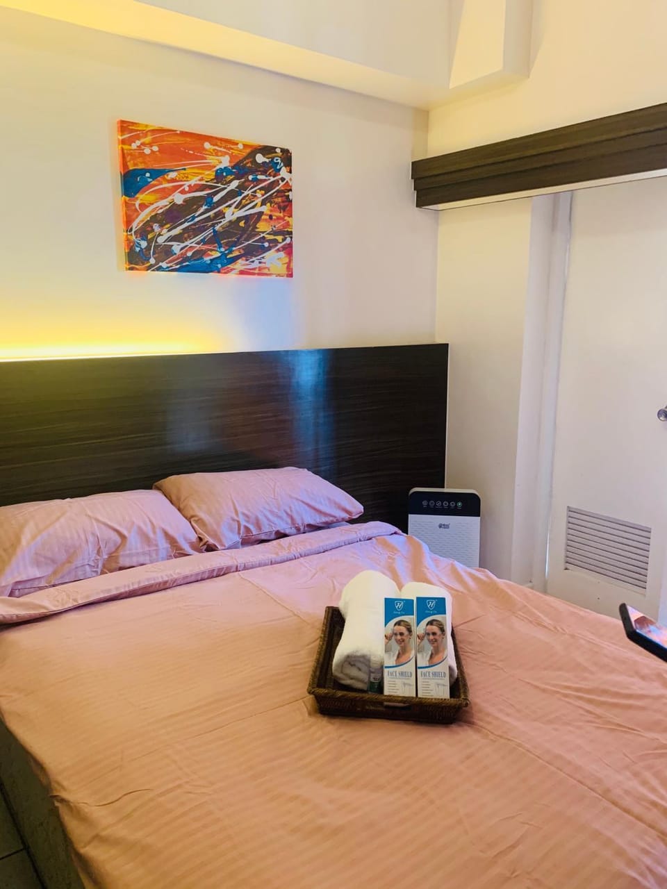 Brent Condotel in Tagaytay with Gorgeous Sunrise by the Balcony Apartment in Tagaytay