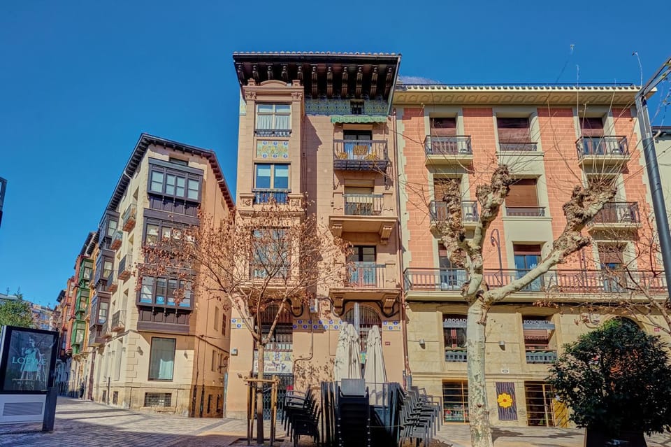 Property building, Day, Neighbourhood, Street view, Location