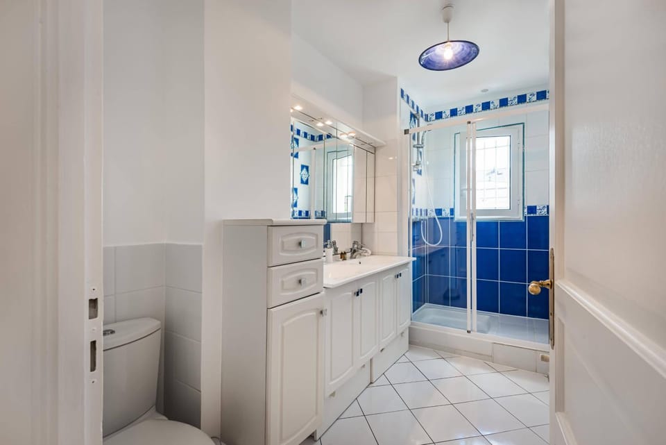 Shower, Bathroom, towels