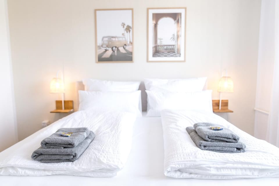 Bed, Photo of the whole room, Bedroom, towels