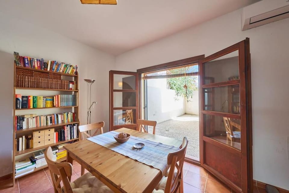 Sotillo E-12-4 House in San José