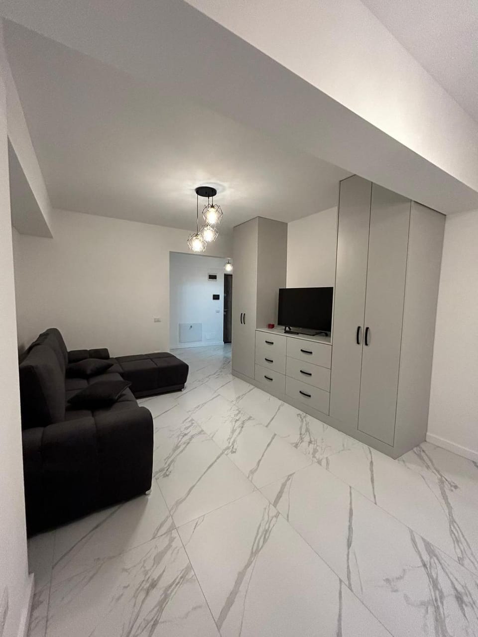 Communal lounge/ TV room, TV and multimedia, Living room, Seating area, Evening entertainment, wardrobe