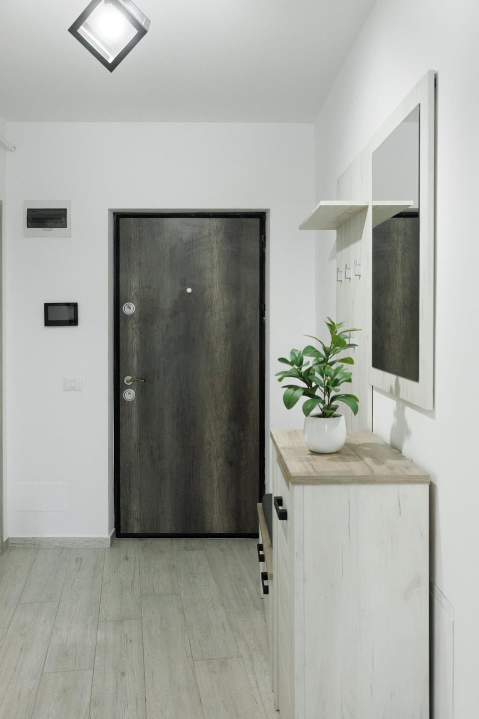 Kitchen or kitchenette, minibar