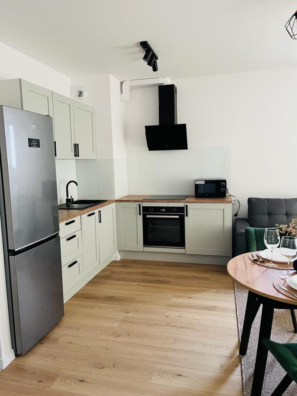 Kitchen or kitchenette, dishwasher, minibar, stove