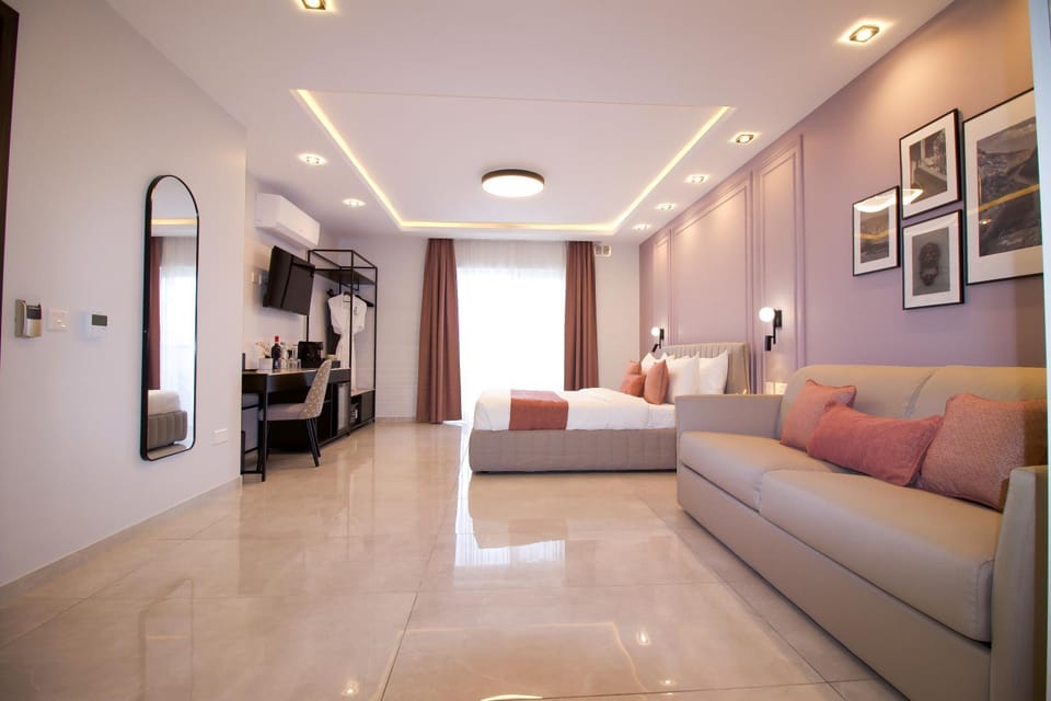 Communal lounge/ TV room, Bed, TV and multimedia, Bedroom, air conditioner