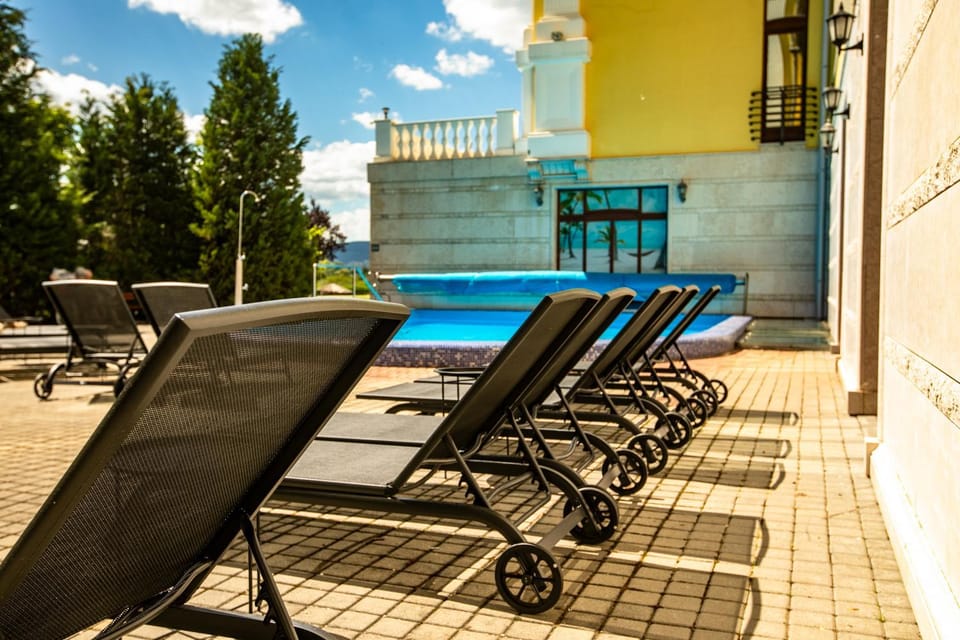 Patio, Pool view, Swimming pool, sunbed