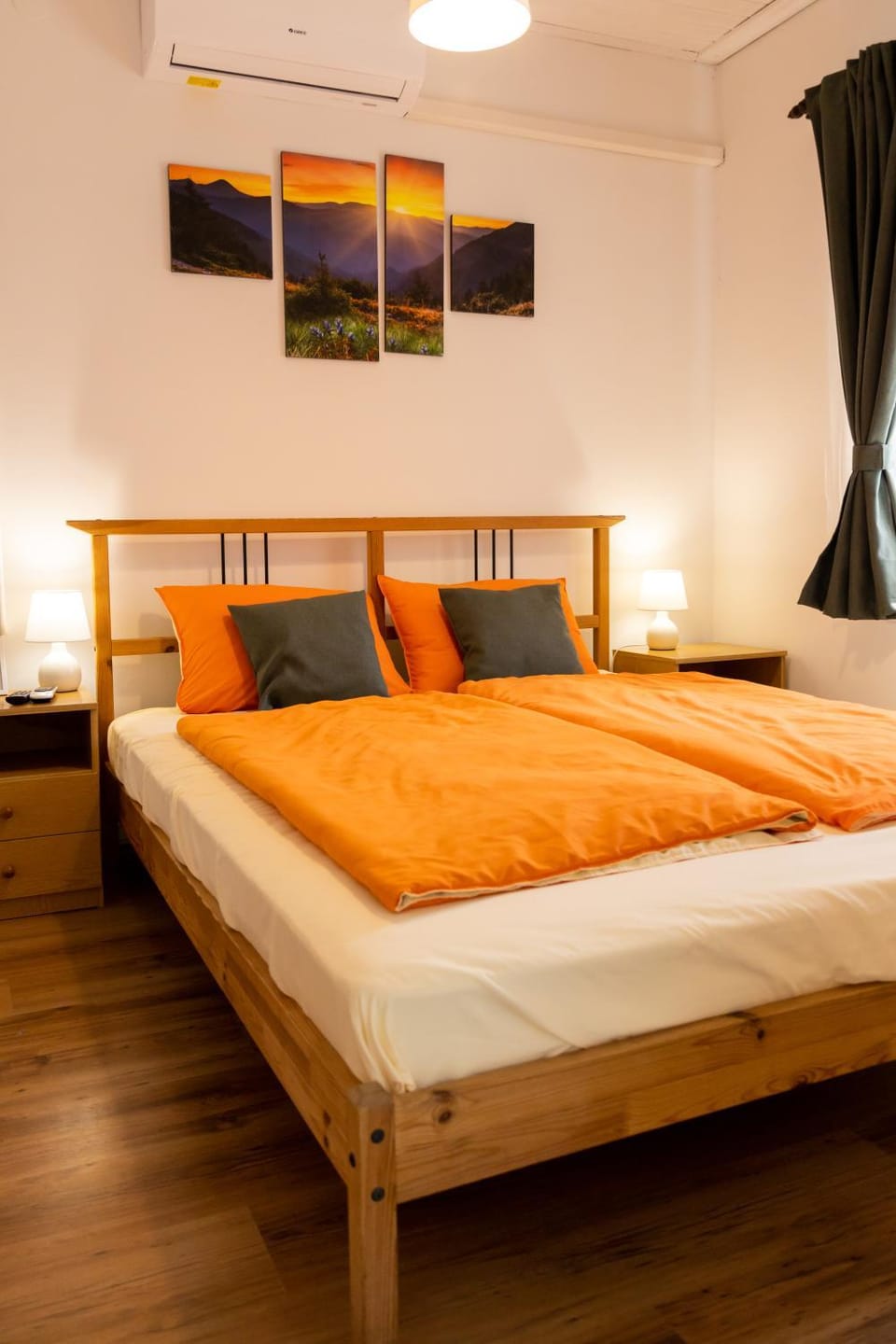 Bed, Photo of the whole room, Bedroom