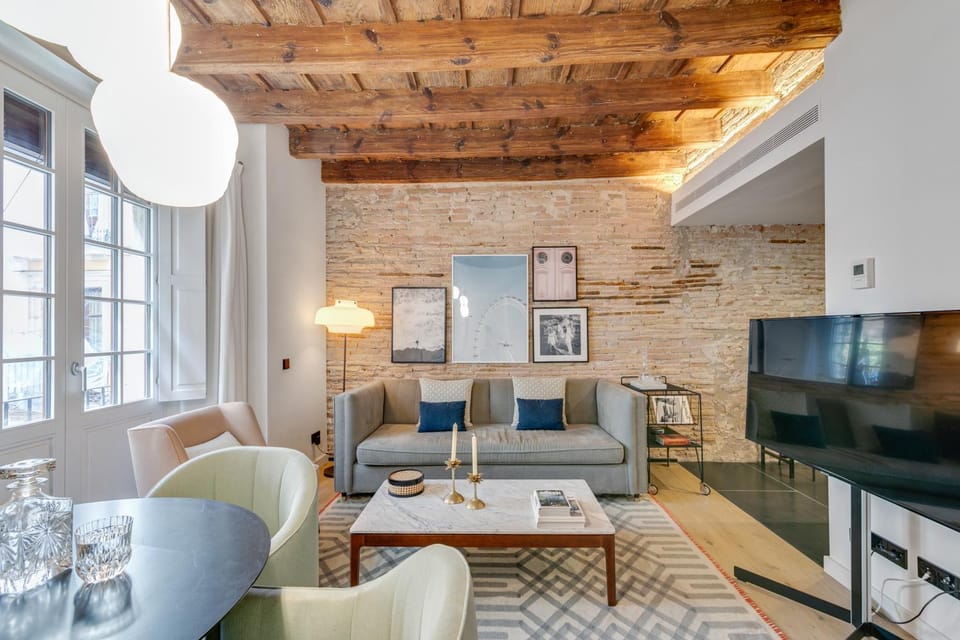 Communal lounge/ TV room, TV and multimedia, Living room, Seating area, Evening entertainment