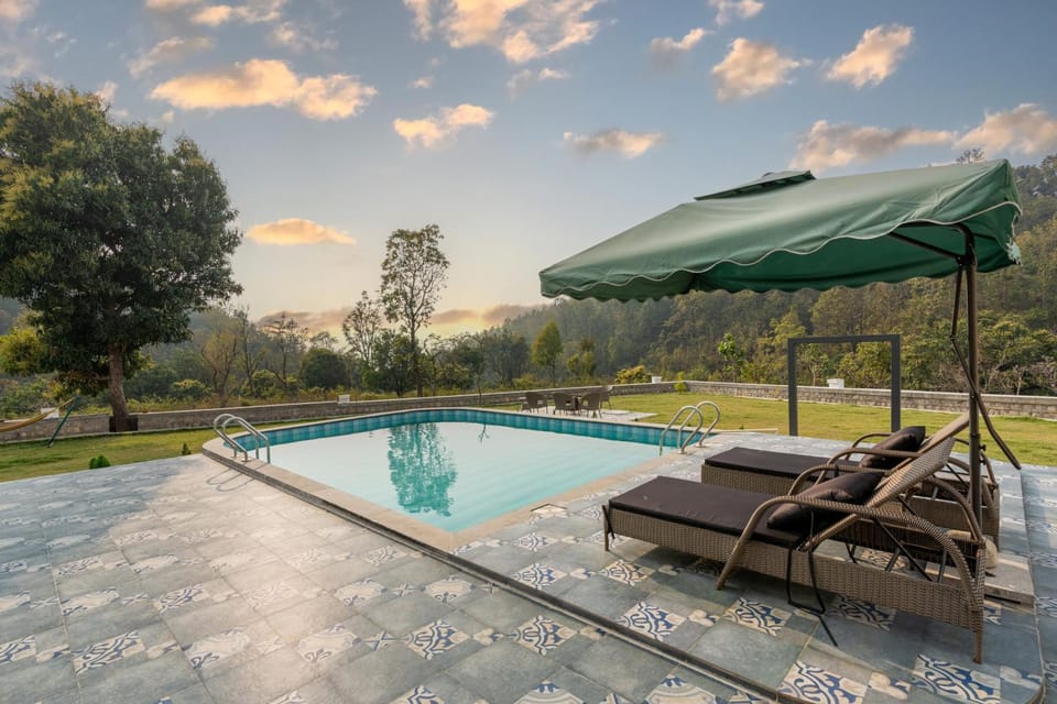 Day, Natural landscape, Garden, Garden view, Pool view, Swimming pool, sunbed
