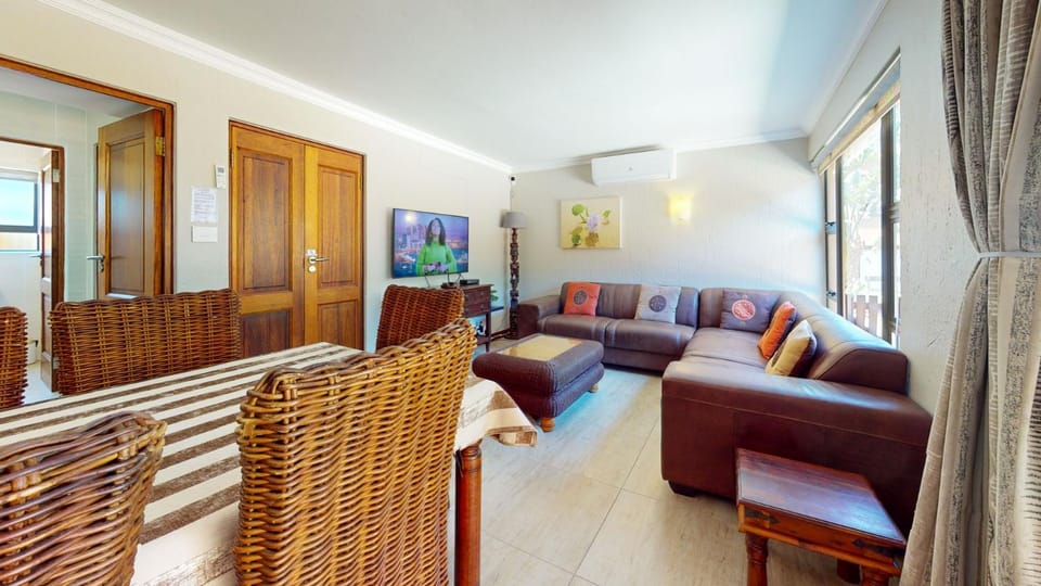 TV and multimedia, Living room, Seating area, air conditioner
