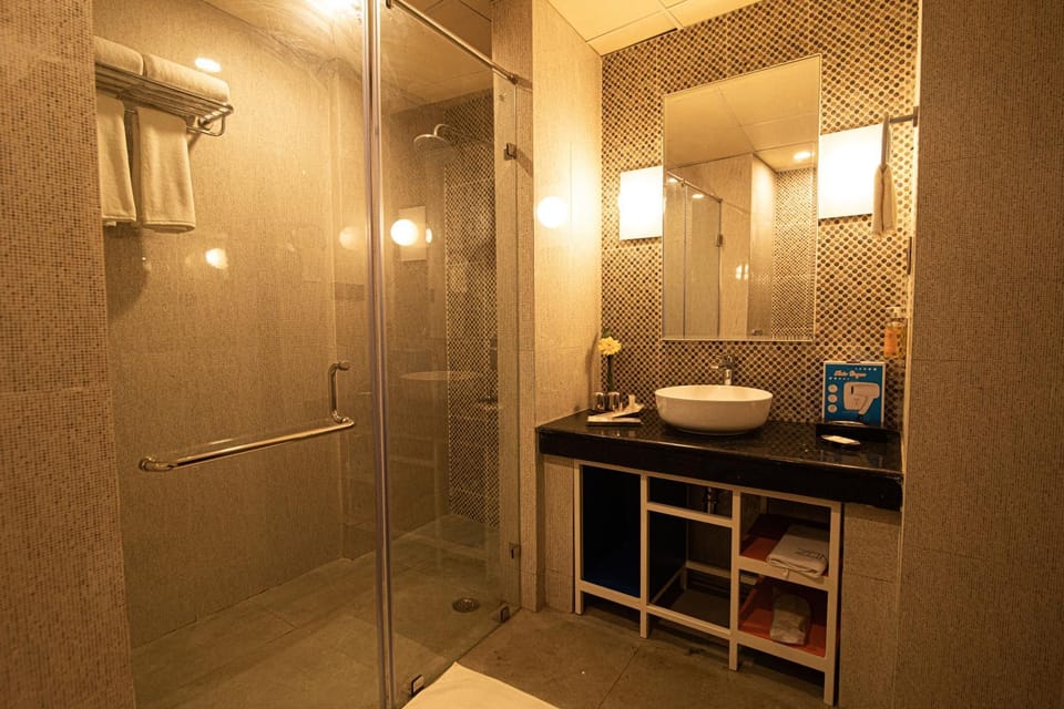 Shower, Bathroom, towels