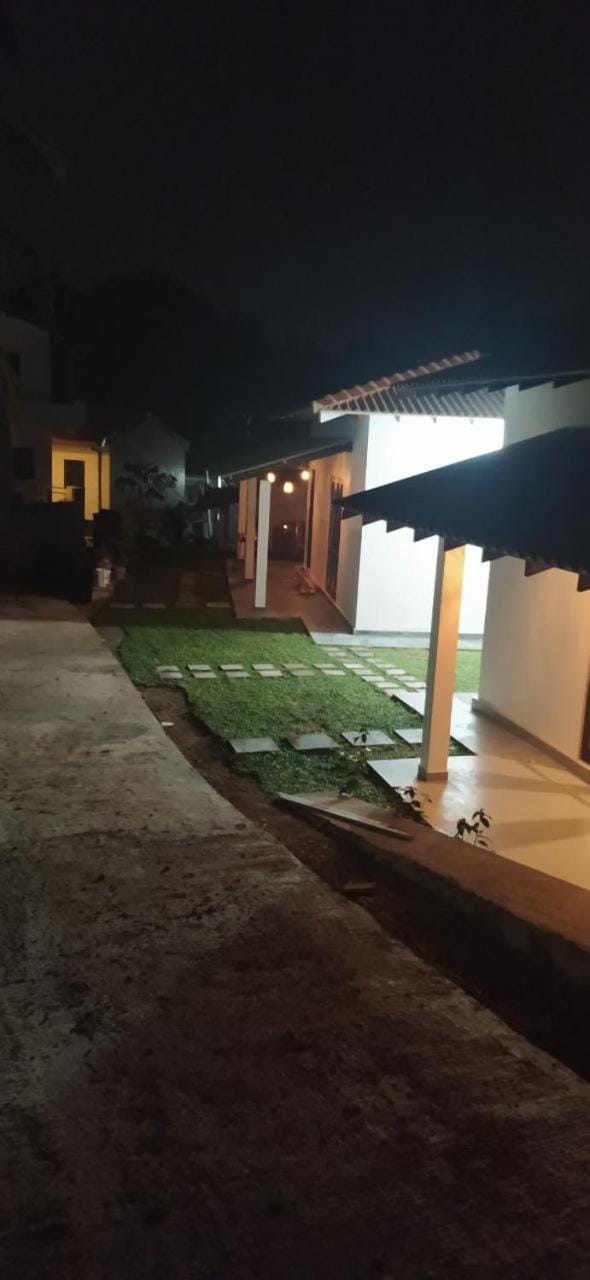 Dinu Homestay and Dinu Villa Apartment in Southern Province