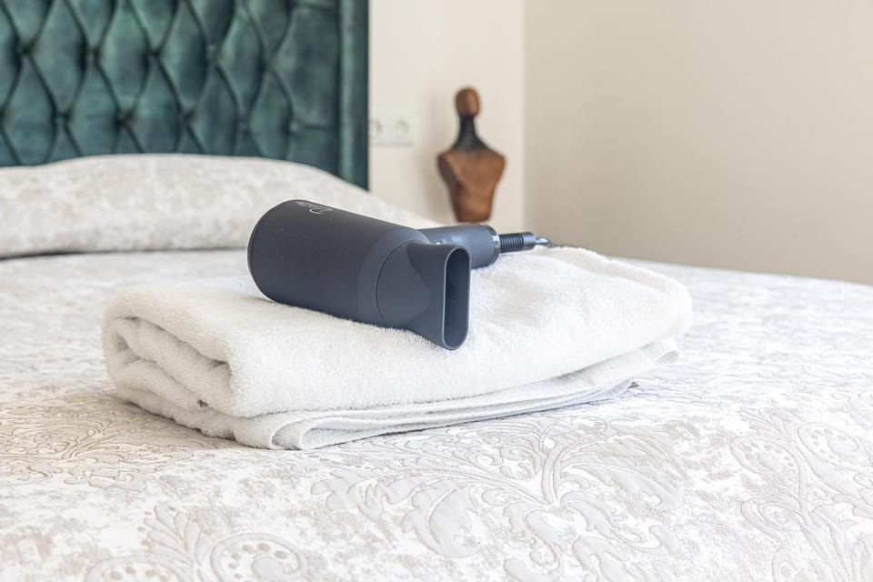 Bed, towels