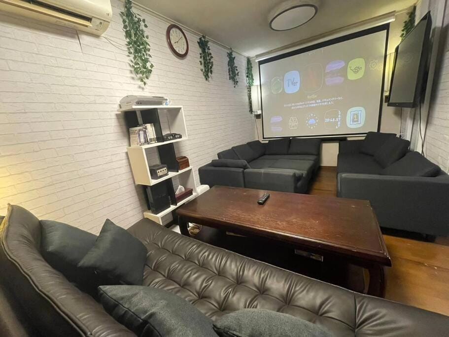 東京ディズニーリゾートまで車5分の一軒家 3寝室6ベッド 東京駅も好アクセス House in Chiba Prefecture