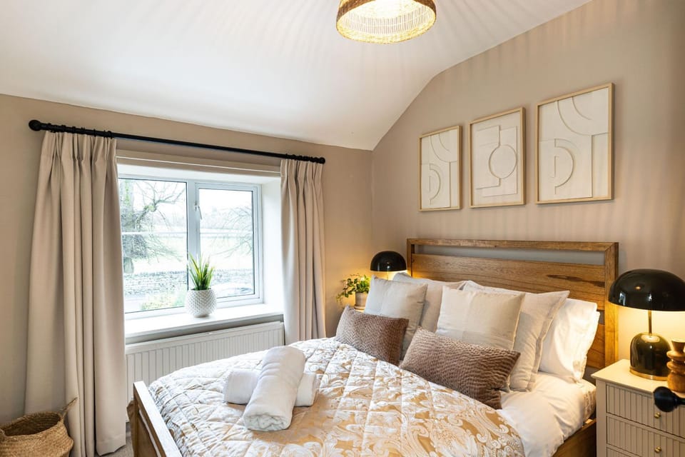 Property building, Bedroom, towels
