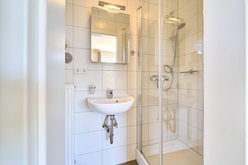 Shower, Bathroom, towels