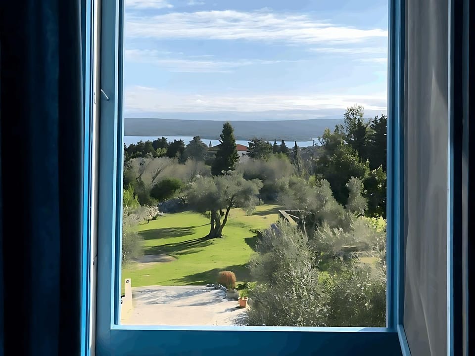 Villa Karolina Großes Ferienhaus Meerblick 2000qm Garten Familien Gruppen Insel Lošinj House in Nerezine