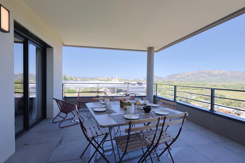Day, View (from property/room), Balcony/Terrace, Dining area