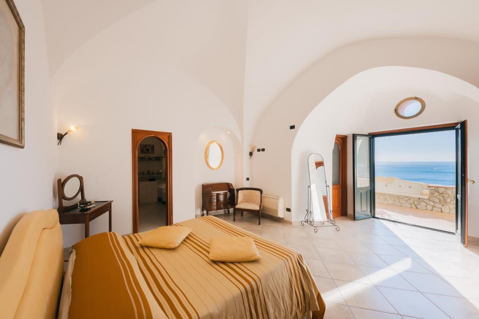 Bed, Natural landscape, Photo of the whole room, Bedroom, Sea view