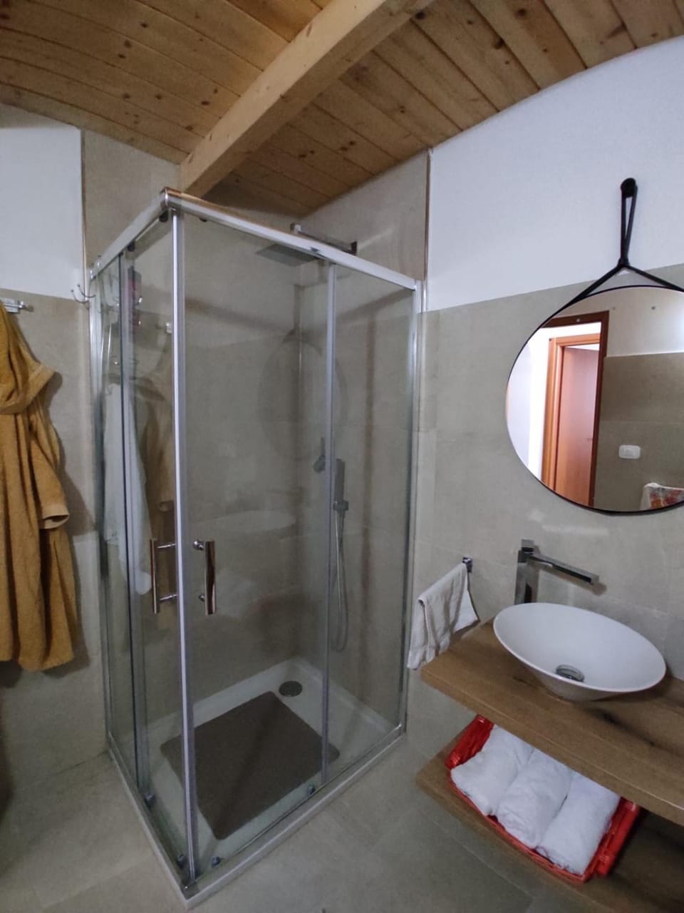 Shower, Bathroom, towels
