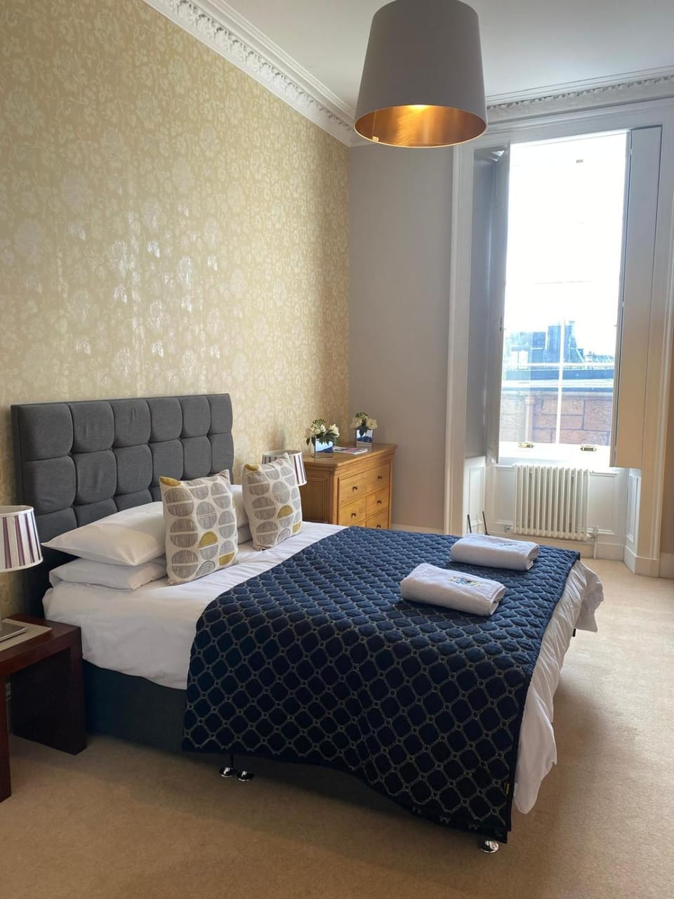 Beautiful & bright 2 bed flat Murrayfield Apartment in Edinburgh