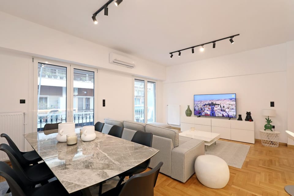 TV and multimedia, Living room, Seating area, Dining area