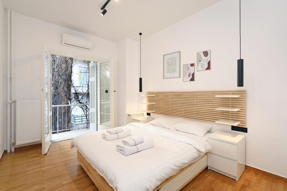 Photo of the whole room, Bedroom, wardrobe, air conditioner