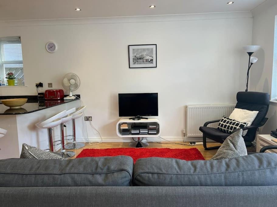 SoHot Stays-Garden Apt-Free Parking Ground Flr Apartment in Broadstairs