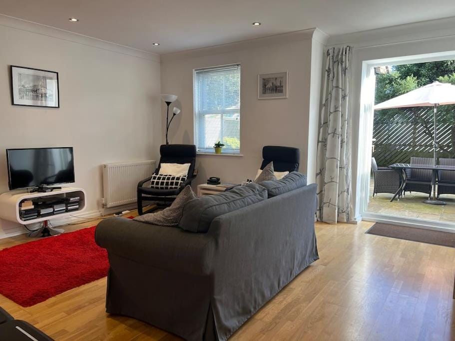 SoHot Stays-Garden Apt-Free Parking Ground Flr Apartment in Broadstairs