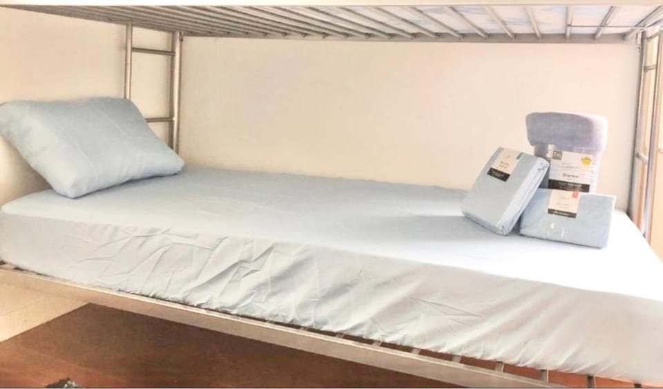 Free Dinner - Late Check in Ok- Female Dorms - Men Dorms - No Mix Under New Management Hostel in Miami