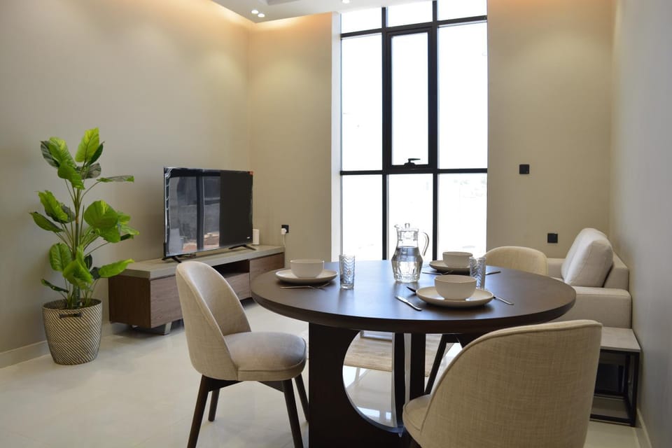 Living room, Seating area, Dining area, Drinks