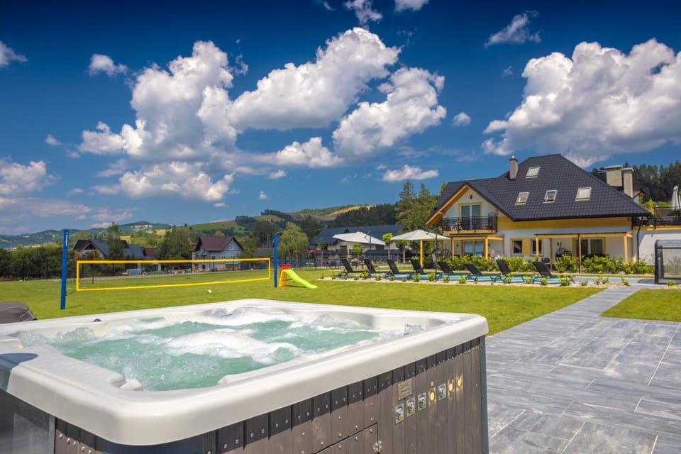Property building, Day, Natural landscape, Garden, Hot Tub, Garden view, Pool view, Swimming pool, sunbed
