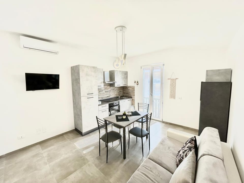 TV and multimedia, Kitchen or kitchenette, Living room, Dining area, pet friendly, stove, air conditioner