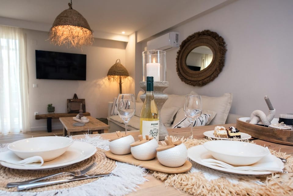 Food and drinks, Dining area, Food