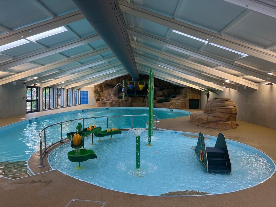 Woodland bungalow, fantastic location Campground/ 
RV Resort in England