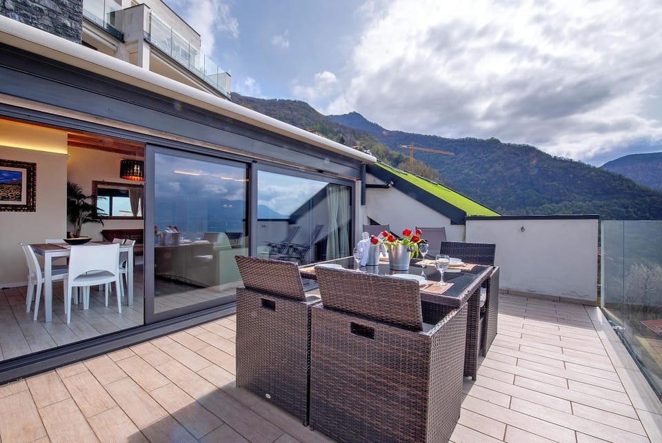 Property building, Balcony/Terrace, Living room