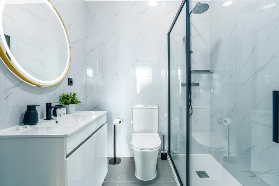 Shower, Toilet, Bathroom