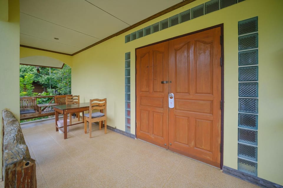 Baanrimklong bungalow House in Ko Chang