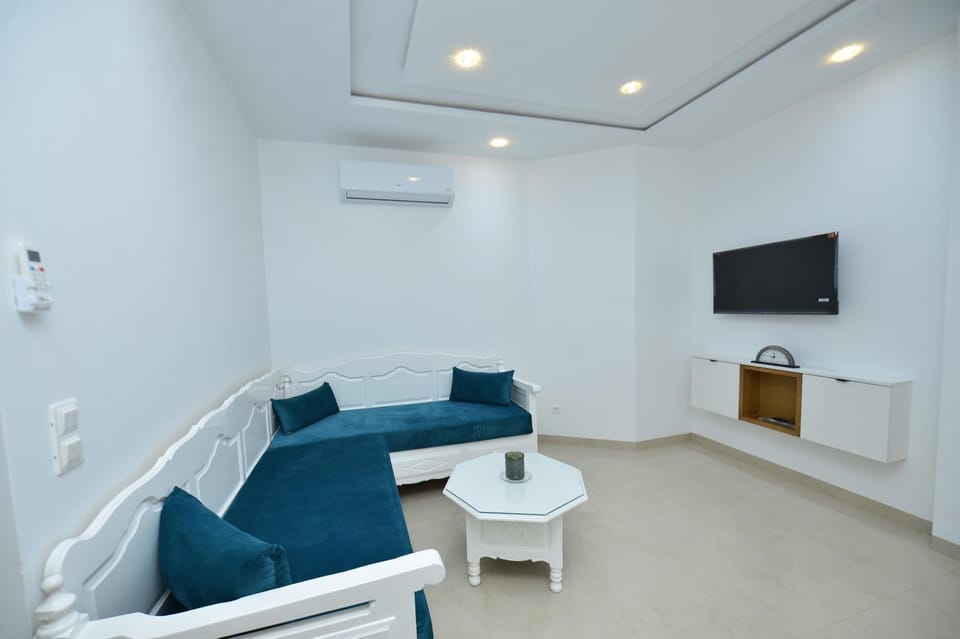 Communal lounge/ TV room, Living room, Seating area