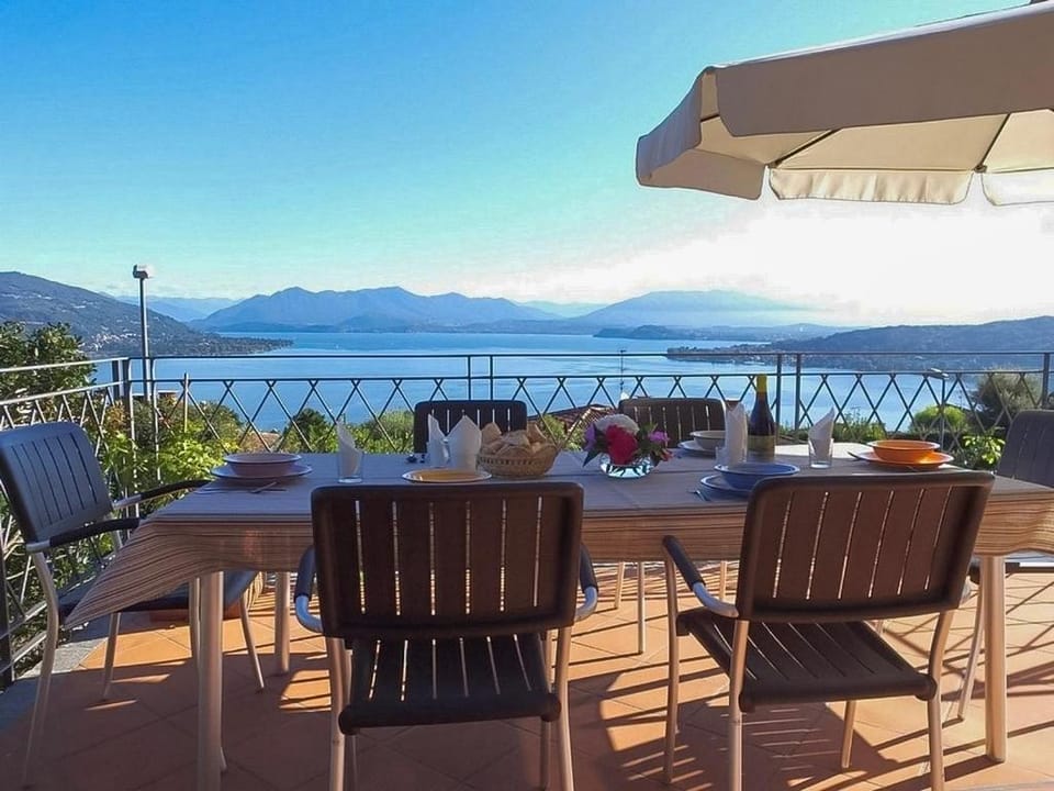 Balcony/Terrace, Lake view, Mountain view